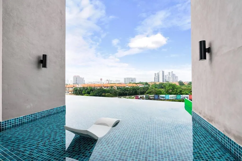 Lumi Tropicana-Luxury-3Bedroom-Golf View-8Pax Petaling Jaya