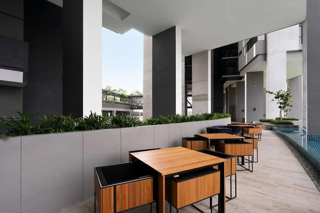 Lumi Tropicana-Luxury-3Bedroom-Golf View-8Pax Petaling Jaya Apartment