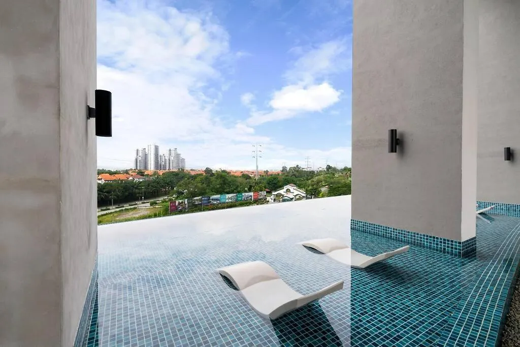 Lumi Tropicana-Luxury-3Bedroom-Golf View-8Pax Petaling Jaya Apartment